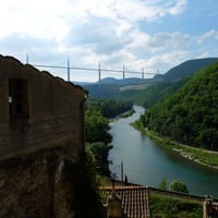 Et au milieu coule une rivière...